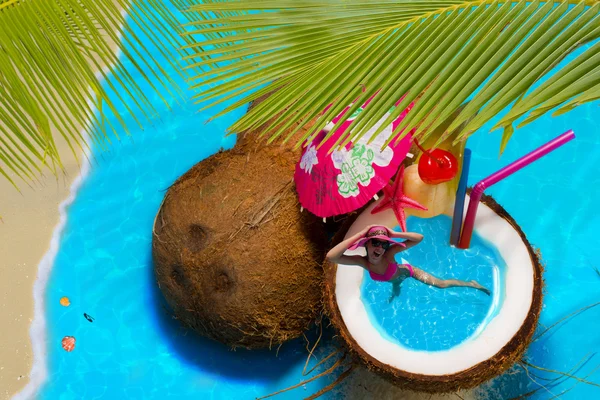 Woman in Coconut cocktail swimming pool — Stock Photo, Image