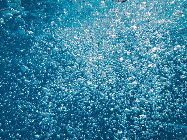 Mavi açık su kabarcıkları