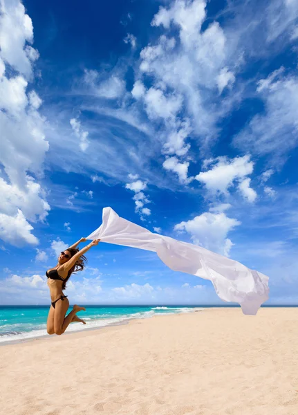 Beautiful Girl With White fabric on The Beach. — Stock Photo, Image