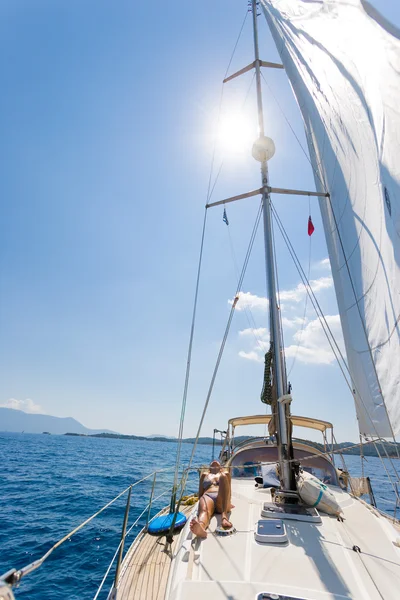 Young woman Sailing — Stock Photo, Image