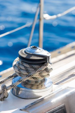 Yelkenli vinç ve ip yat detay