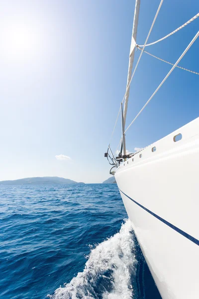 Barca a vela in mare in Grecia — Foto Stock