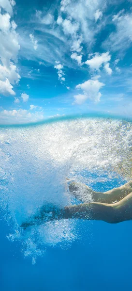 Junge Frau Beine ohne Wasser — Stockfoto