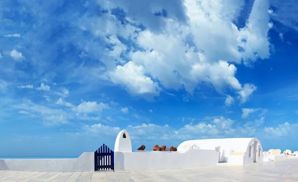 Classical Greek architecture of the streets in Oia — Stock Photo, Image