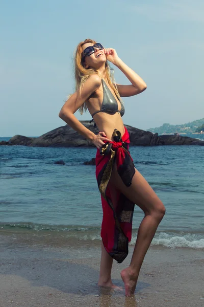 Woman on the beach — Stock Photo, Image