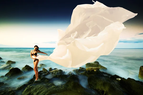 Beautiful Girl With White fabric on The Beach. — Stock Photo, Image