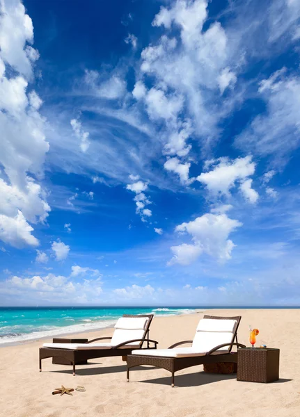 Sunbed on the beach — Stock Photo, Image