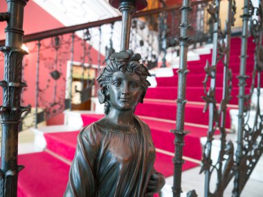 achillion palace Korfu merdiven heykele