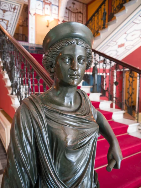 Estátua na escada do palácio de Achillion em Corfu — Fotografia de Stock