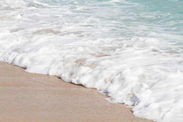 Miękkie fale morza na plaży — Zdjęcie stockowe