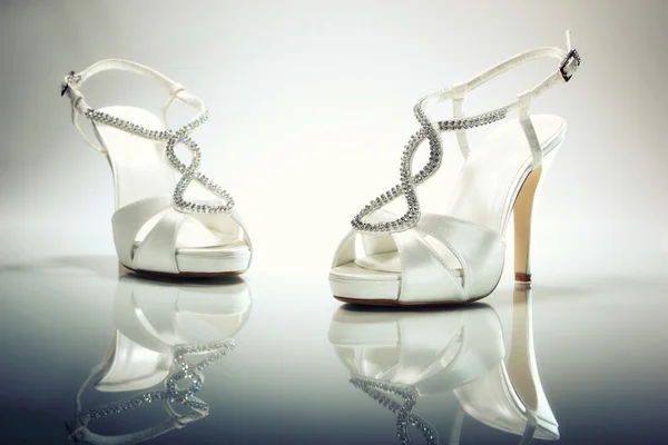 Eleganti scarpe da sposa bianche — Foto Stock