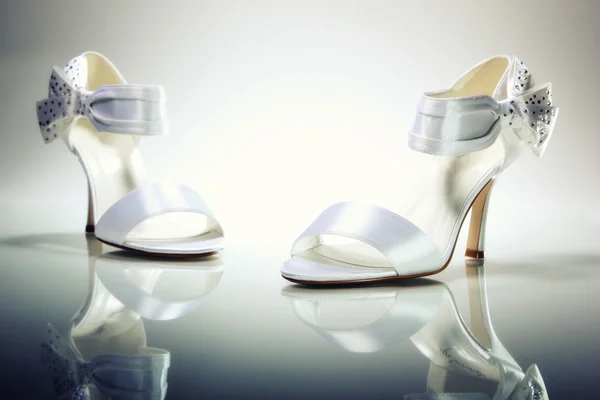 Elegant Brides white shoes — Stock Photo, Image