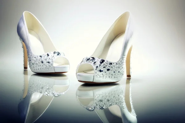 Elegant Brides white shoes — Stock Photo, Image