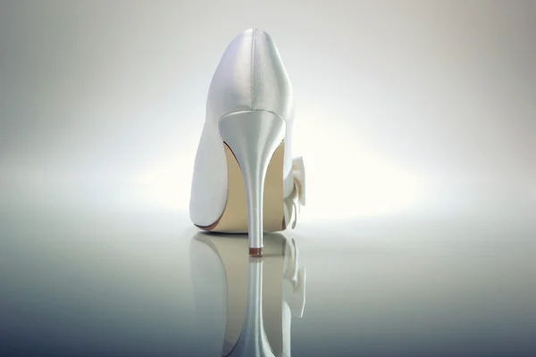 Елегантні Наречені біле взуття — стокове фото