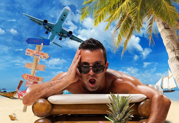 Man on the tropical beach — Stock Photo, Image
