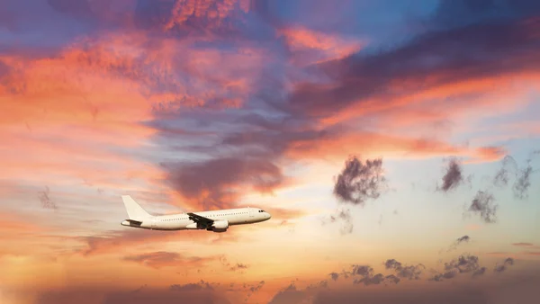 Kereskedelmi sugárhajtású repülőgép, repülés — Stock Fotó