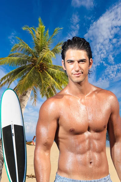 Man relaxing on the beach at exotic resort — Stock Photo, Image