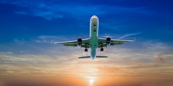 Commercial jet airplane in flight — Stock Photo, Image