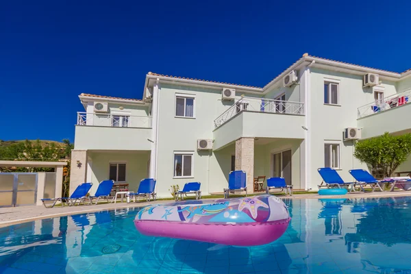 Luxe villa met zwembad — Stockfoto
