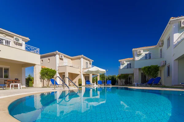 Luxurious villa with pool — Stock Photo, Image