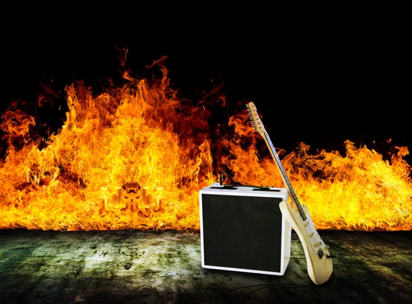 Kytara přes hořící pozadí — Stock fotografie