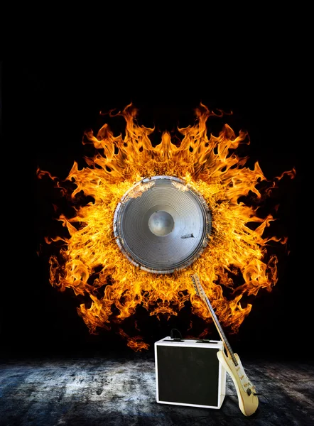Guitar with loudspeaker on Fire — Stock Photo, Image