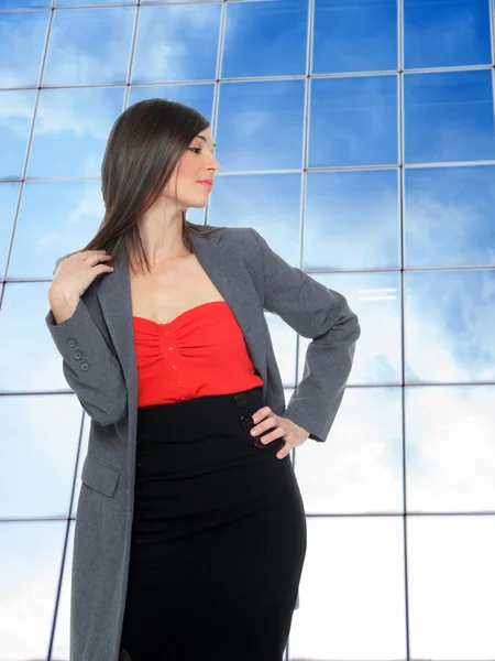 Mujer de negocios en corporativo — Foto de Stock