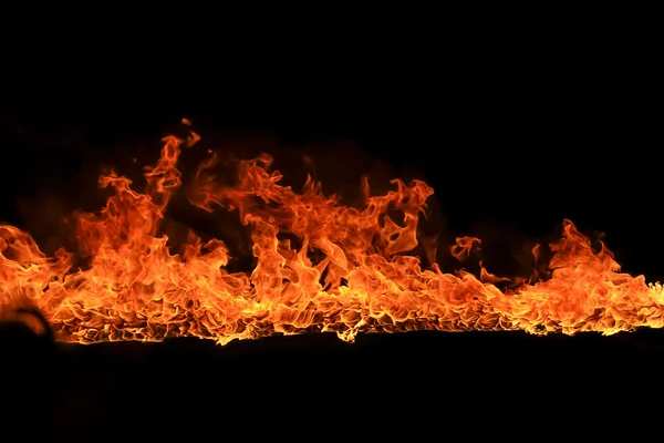 Fiamme ardenti su sfondo nero — Foto Stock