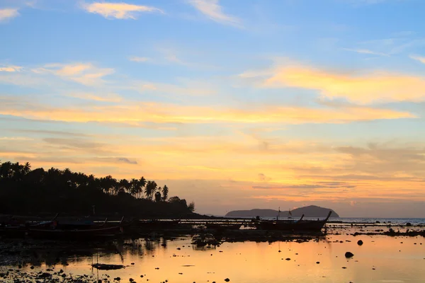 Vacker soluppgång i rawai phuket — Stockfoto