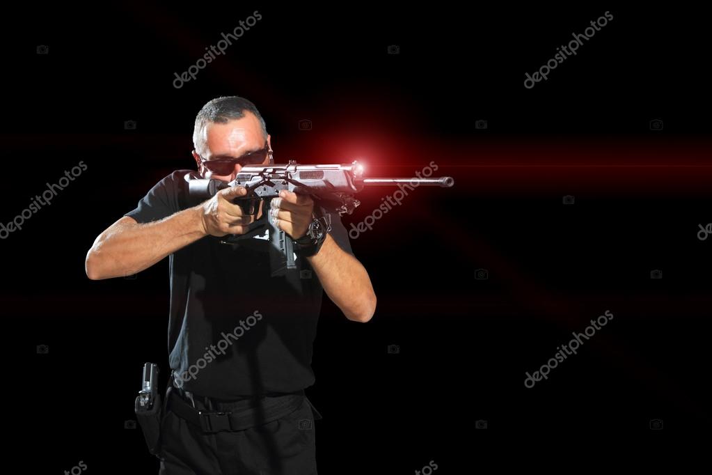 Man aiming assault rifle laser — Stock Photo © netfalls 35267311