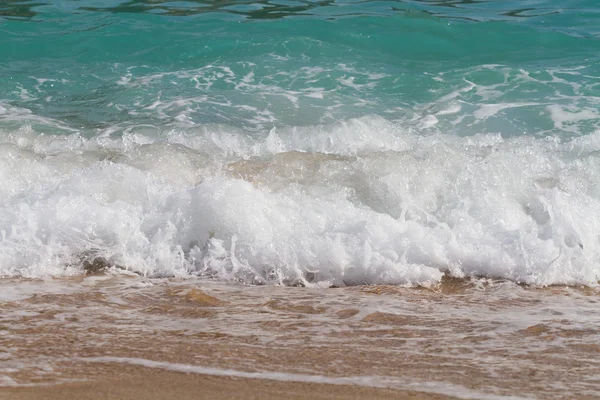 软海中的波浪在海滩上 — 图库照片