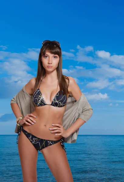 Vrouw op het strand — Stockfoto