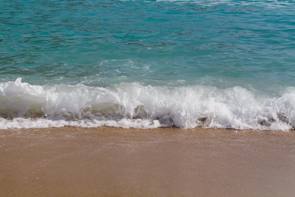 Ola suave del mar en la playa — Foto de Stock