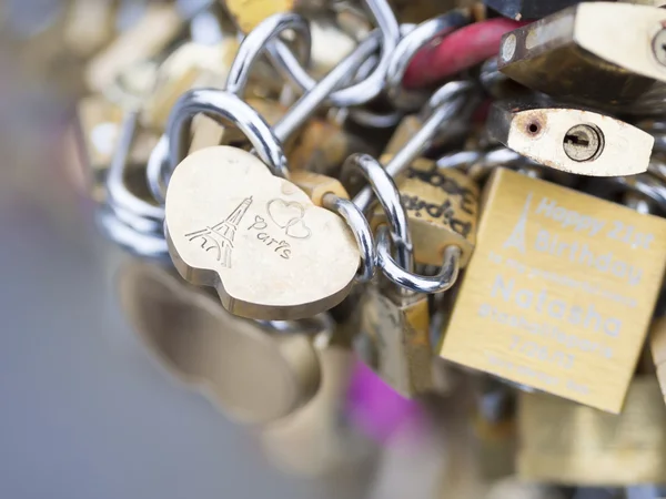Love locks in Paris bridge symbol of friendship and romance — Stock Photo, Image
