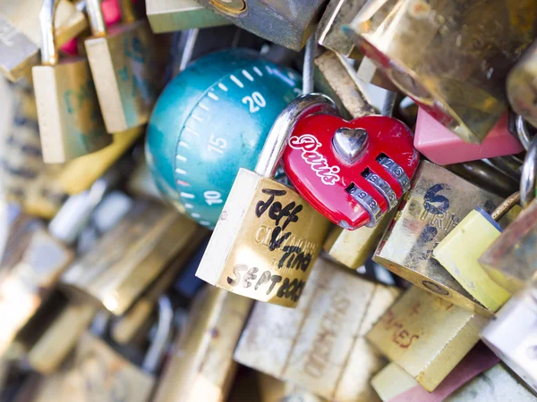 Love locks in Paris bridge symbol of friendship and romance — Stock Photo, Image