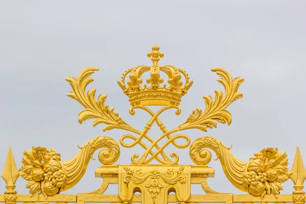 Porte ornée d'or du Château de Versailles — Photo