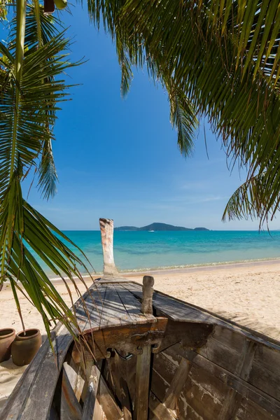 在普吉岛上的热带海滩 — 图库照片