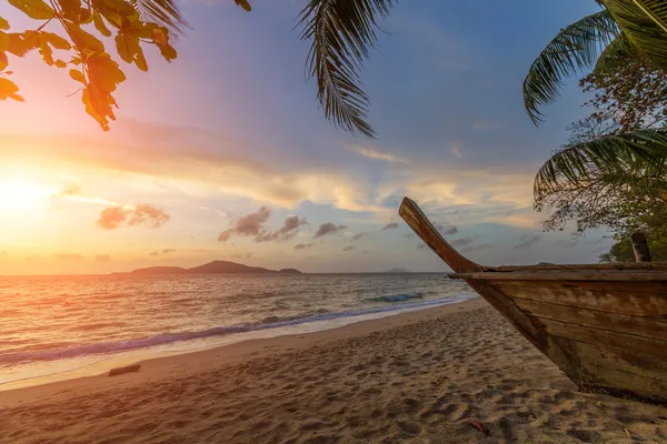 Vacker soluppgång i rawai på ön phuket — Stockfoto