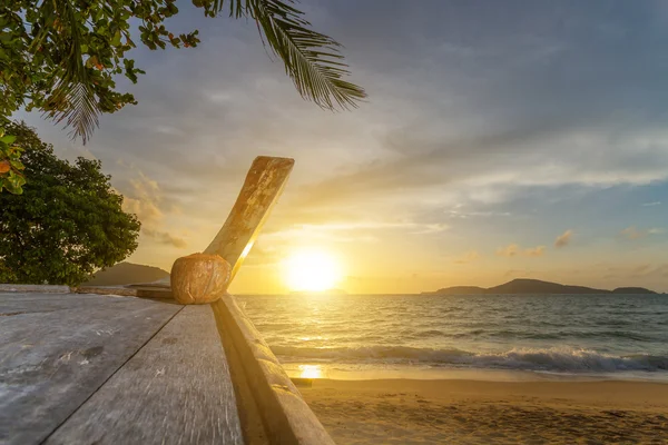Krásný východ slunce v rawai na ostrově phuket — Stock fotografie