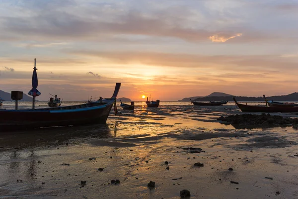 Beautiful sunrise in Rawai on the island of Phuket — Stock Photo, Image
