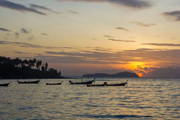 Beautiful sunrise in Rawai on the island of Phuket — Stock Photo, Image