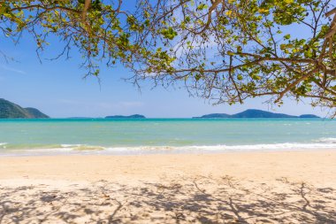 Laem ka beach phuket Adası