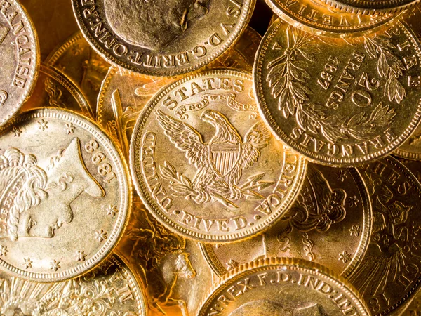 Cinco dólares monedas de oro — Foto de Stock