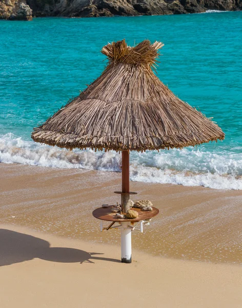 Strand van paeokastritsa in corfu Griekenland — Stockfoto