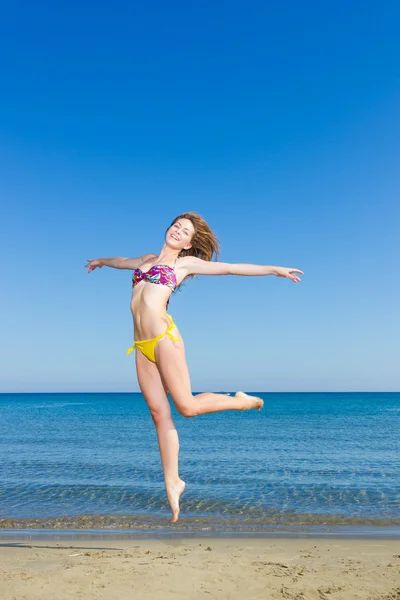 Boldog gyönyörű nőt élvező Summer Vacation — Stock Fotó