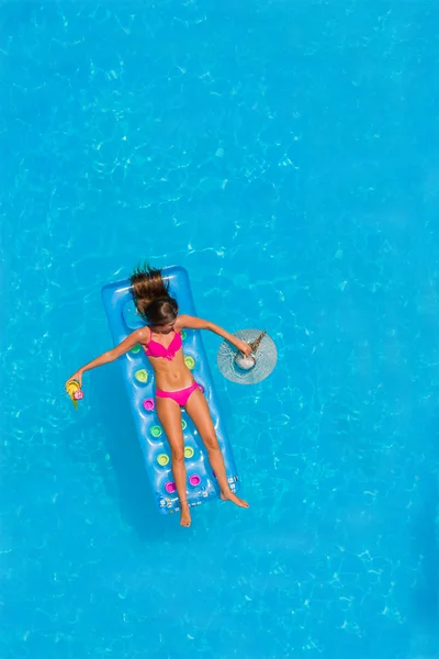 수영장에서 휴식 — 스톡 사진