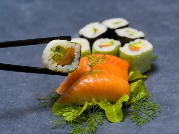 Comida japonesa fresca Sushi —  Fotos de Stock