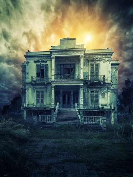 Assustador casa velha Fotos De Bancos De Imagens Sem Royalties