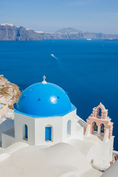 Iglesia de cúpula en Santorini Grecia — Foto de Stock