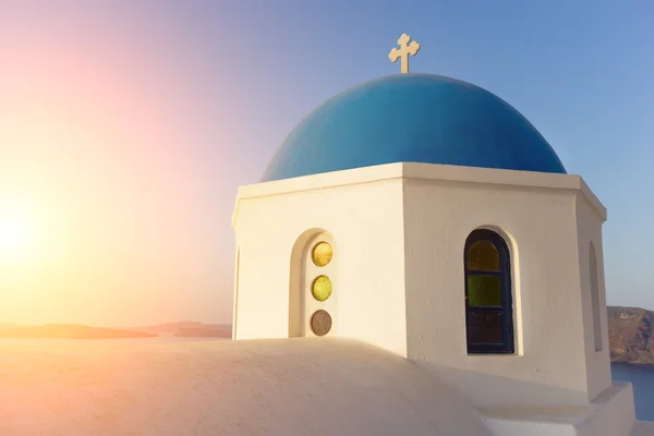 サントリーニ島ギリシャのドーム教会 — ストック写真